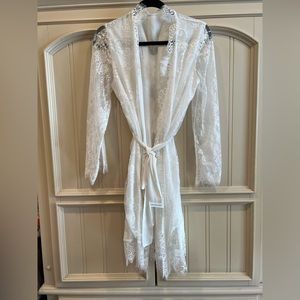 White Lace Robe, Size: Small